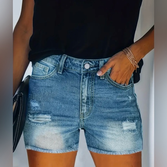 Pants - Women’s Blue Frayed Hem Denim Shorts